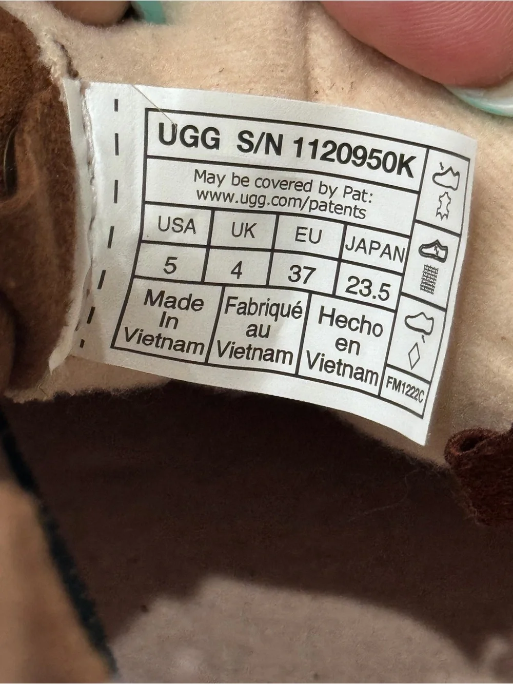 UGG Kids Chelham Weather Boot Boys Size 5 Never Worn No Box
